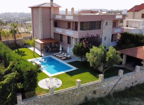 Durres Villa | Green Villa with Private Pool