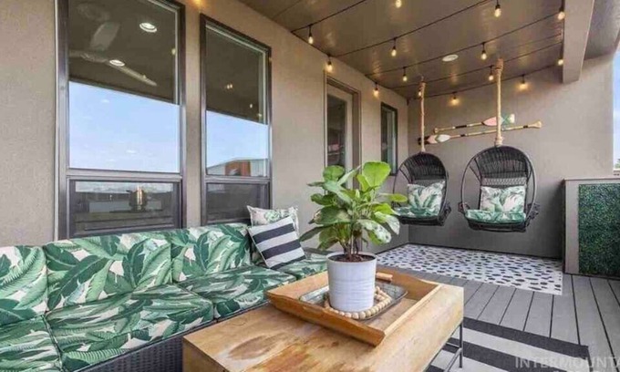 Harris Ranch House | Greenbelt getaway! Balcony-Beautiful new SE Boise