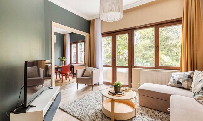 Gumussuyu Mahallesi Apartment | Greenery Apartment with Balcony Near Taksim