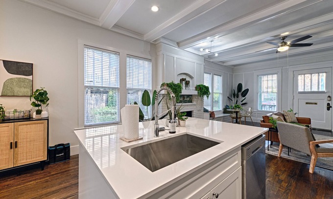 Uptown Apartment | Greenhouse Uptown
