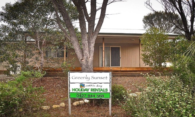 Lake Wangary House | Greenly Sunset is a great budget holiday shack