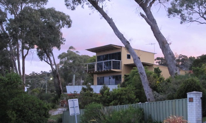 Greens Beach House | Greens Point Penzance Beach