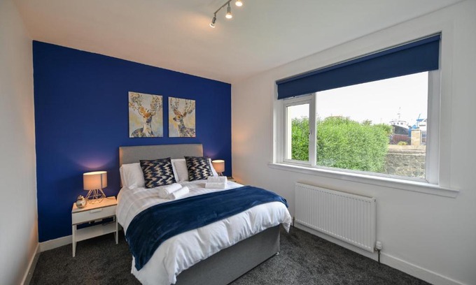 Troon House | Greensleeves Place