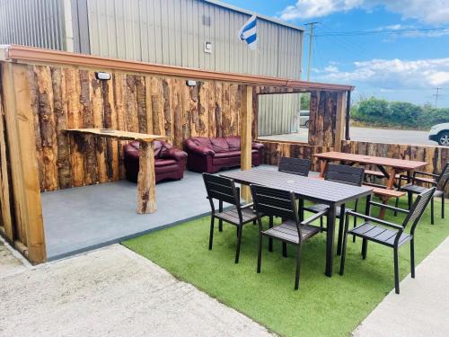 Kill Hostel | Greenway & Copper Coast Hostel