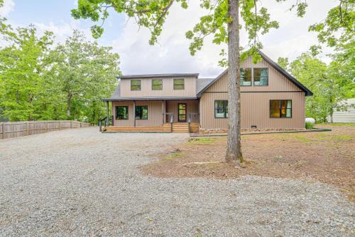 Bee Branch House | Greers Ferry Lake Retreat Game Room and Fire Pit!