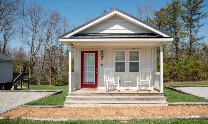 Altamont Cottage | Greeter Falls Lodge Cottage #7