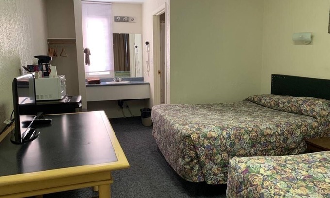 Castor Hotel | Grey Goose Motel