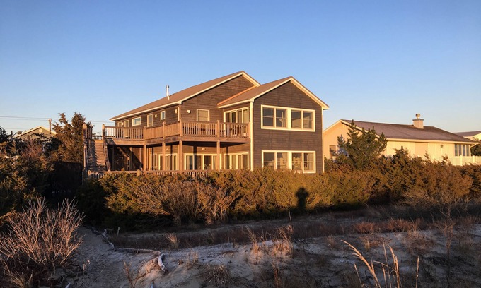Green Creek House | Grey Gulle On The Beach