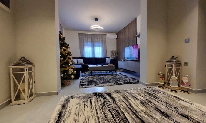 Trikala House | Grey Serenity - Charming 2-bedroom house in lovely Trikala with WiFi, AC