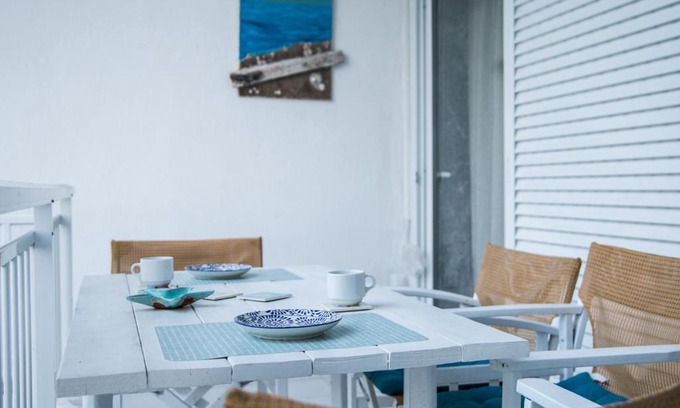 Paralia Dionysiou Apartment | Grey Theros Apartments