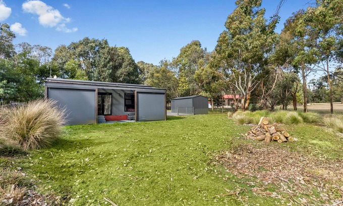 Trentham House | Greygrove of Trentham - cosy charm among the gums