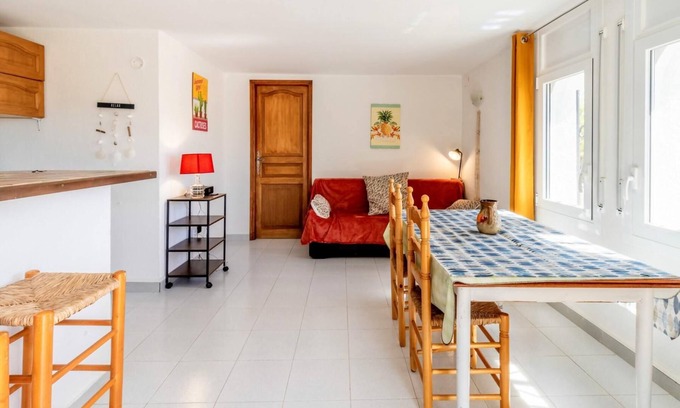 Llanca Apartment | Grifeu 12 - Studio apartment with sea views