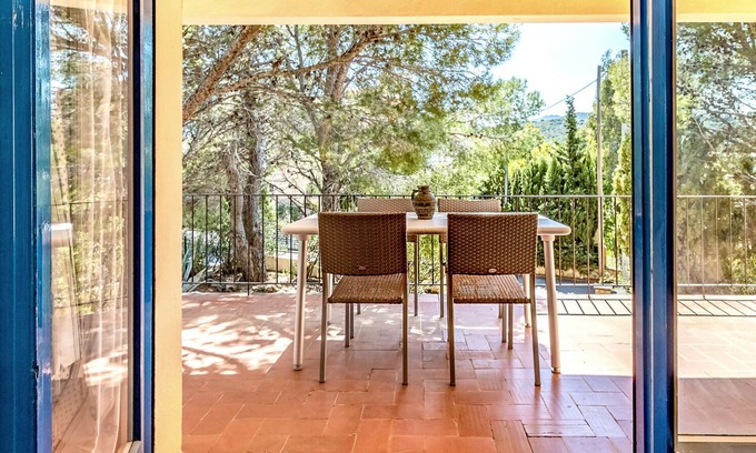 Llanca Apartment | Grifeu 14 - Apartment with terrace and garden