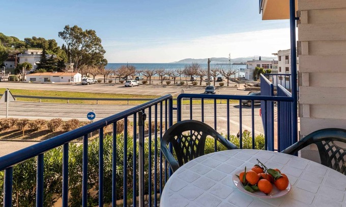Llanca Apartment | Grifeu 17 – Apartment next to the beach