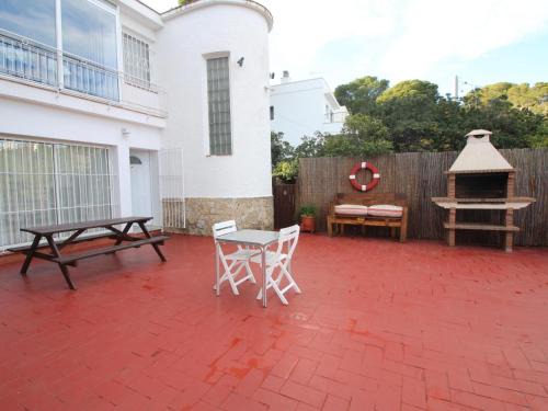 Llanca Apartment | GRIFEU 4 - Apartamento situado muy cerca de la playa de Cap Ras, para 4 personas - ES-228-194