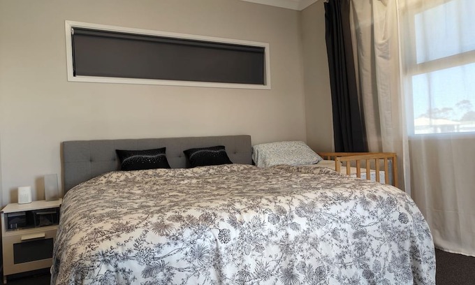 Griffin House | Griffin Family Stay – 4BR Modern Home