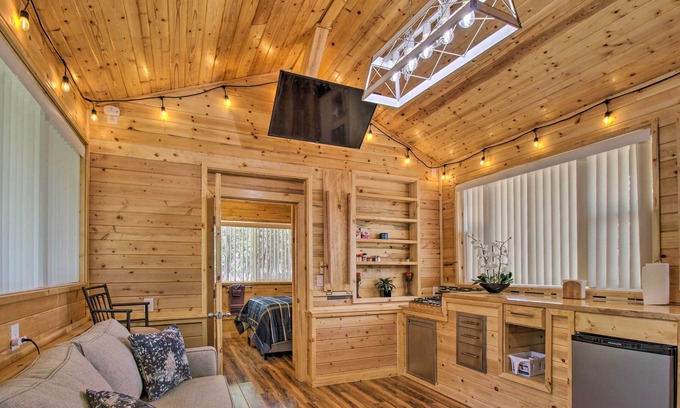 Show Low Cottage | Grill, Fire Pit: Pet-friendly Lakeside Cottage!