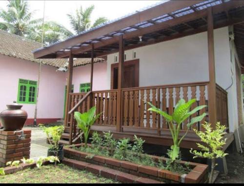 Borobudur House | Griya Sukatno