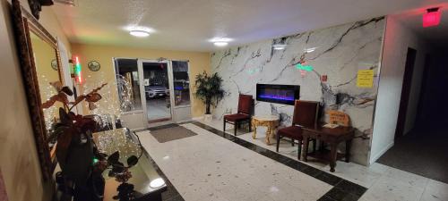 Swan Hills Hotel | GRIZZLY MOTEL