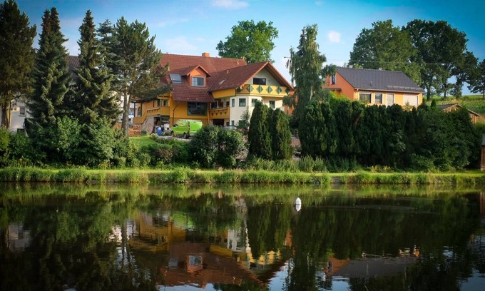 Neustadt am Kulm Apartment | Großzügige Ferienwohnung am Badeweiher in der Oberpfalz