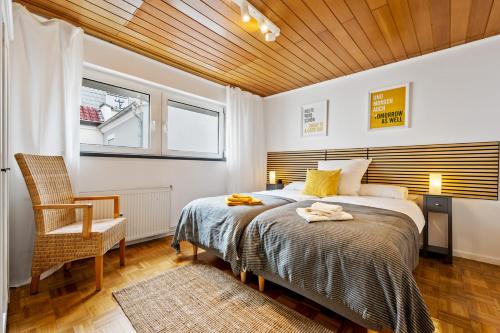 Schierstein Apartment | Großzügige Wohnung, 1 Min zum Hafen