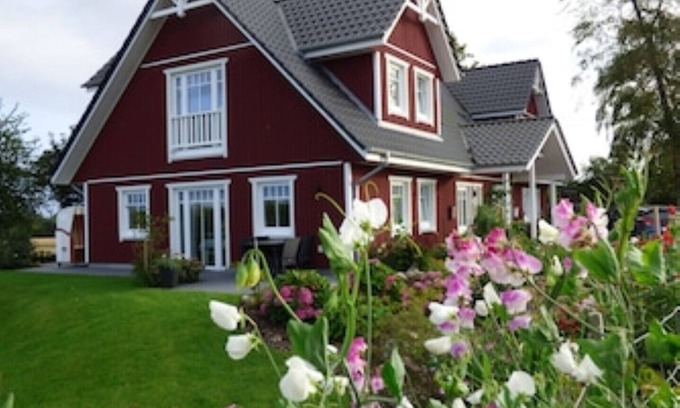 Loose House | Großzügiges Schwedendoppelhaus Ideal für Familientreffen, im EG Barrierefrei