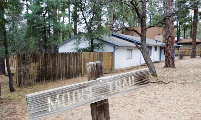 Groom Creek House | Groom Creek 4 BR Cozy Home Sleeps 10