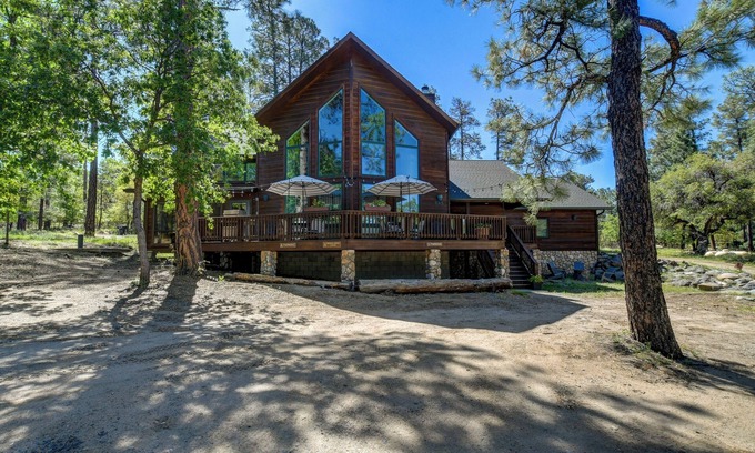 Groom Creek House | Groom Creek Lodge - Pool Table & 12 Mins to Downtown