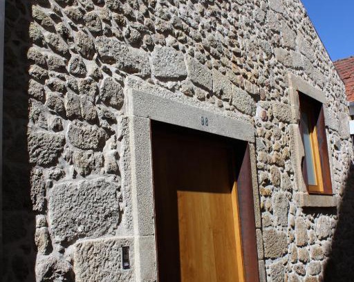 Santa Marinha Apartment | Groove-Wood Loft