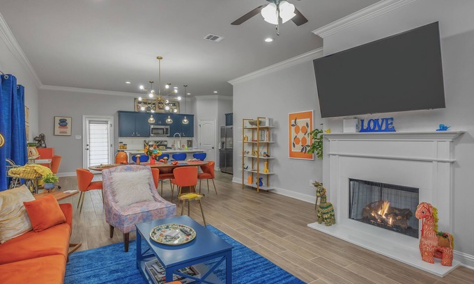 Shreveport House | Groovy, New & Modern! Tv in each room.