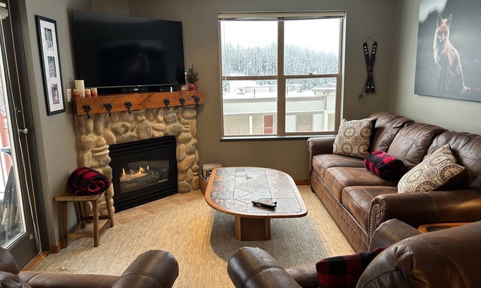 Silver Star Mountain Condo | Ground Floor large Corner Condo - 2 queen beds, Ski in/out, pet-friendly