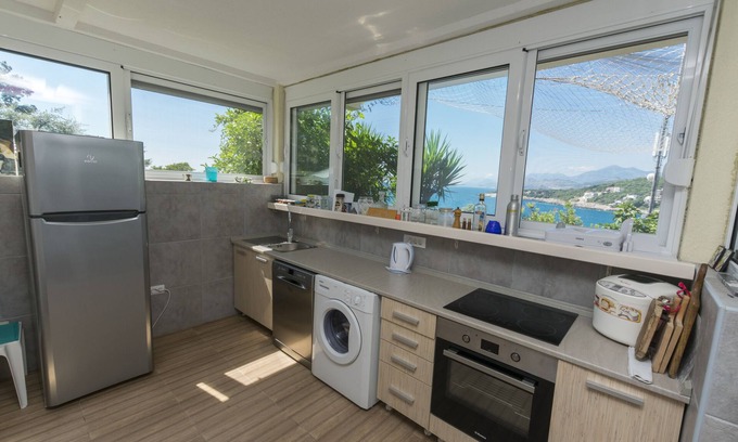 Utjeha House | Ground floor Apartment in the first line