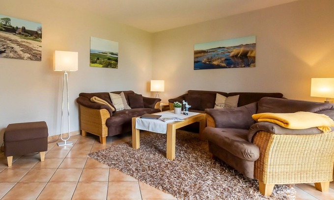 Thiessow Apartment | Ground floor apartment - house south beach