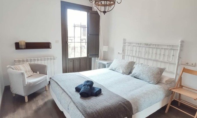 Jaca Apartment | Ground Floor Apartment with Garden, 2 Bedrooms and 2 Bathrooms, Fully Equipped Kitchen