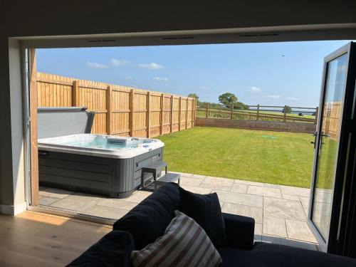 Redbrook Villa | Ground Floor Barn with Hot Tub, Dog Friendly, Sleeps up to 8 close to Monmouth, Ross on Wye, Hay on Wye and Hereford!
