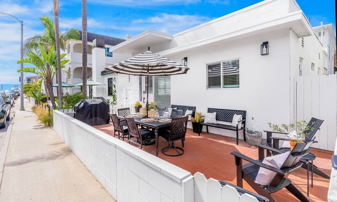 West Newport House | Ground-floor beach cottage with a furnished patio, AC, parking, & washer/dryer