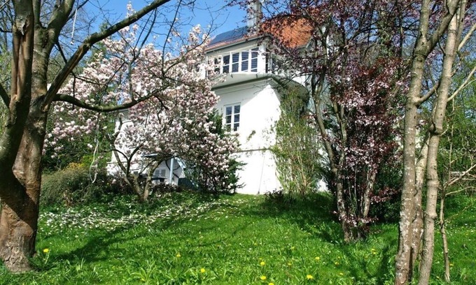 Utting am Ammersee Apartment | Ground floor apartment in a beautiful old villa