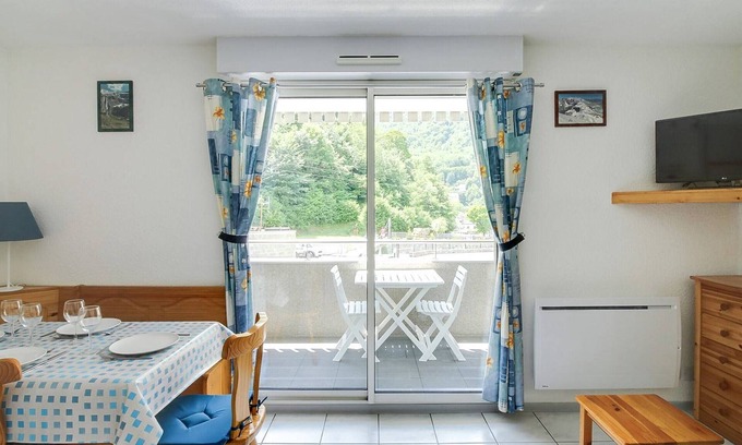 Luz-Saint-Sauveur Apartment | Ground Floor Studio for 4 with Balcony - Luz-Saint-Sauveur, Near Ski Resorts