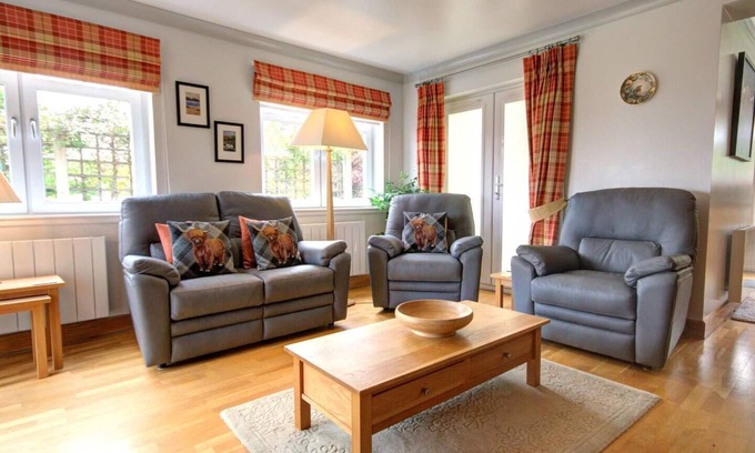 Brora Apartment | Ground floor 2-bedroom apartment overlooking the famous James Braid Brora Golf Course.