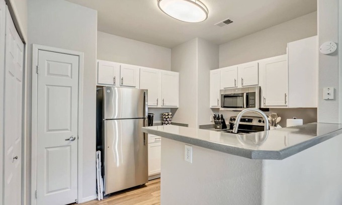 Clearfield Apartment | Ground Floor King Beds Pool Gym - Near Hill AFB