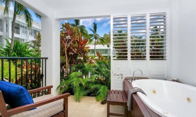 Palm Cove Apartment | Ground floor Spa Suite in the popular Beach Club Resort in Palm Cove