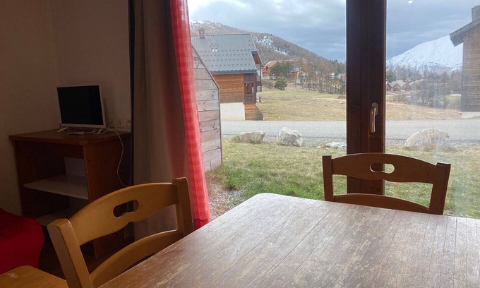 La Joue du Loup Apartment | Ground floor studio with parking, pets allowed