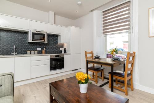 Aberdeen West End Apartment | * Ground Floor * The Grove *