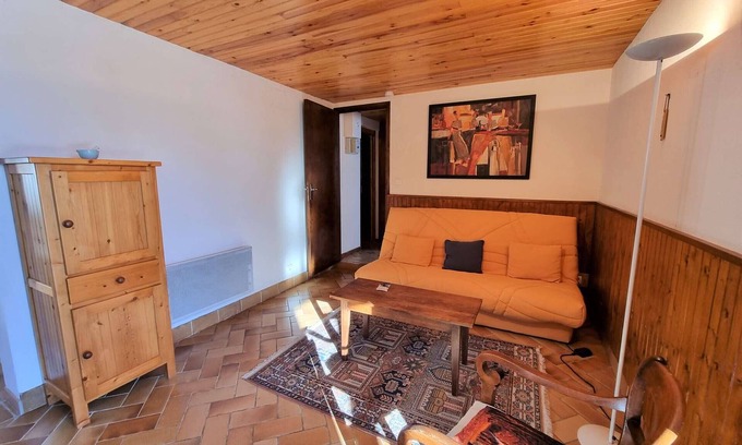 Saint-Michel-de-Chaillol House | Ground Floor Chalet Apartment - Near Lauzière Chairlift - WiFi, Parking, Private Garden