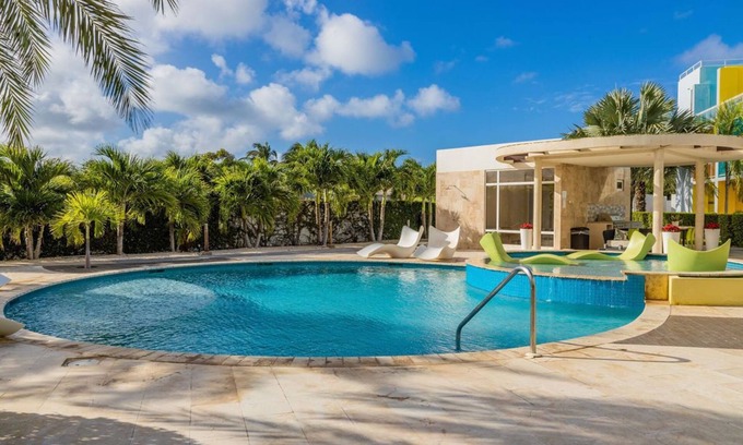 Boegoeroei Condo | Ground Level Condo 2BR 2BA w/Pool Access & Gym