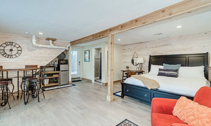 Lakeland Apartment | Ground Level Studio Apt. w/Kitchenette + King Bed ~ Dogs Welcome