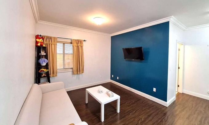 Guildford Apartment | Ground Lvl Entire Guest Suite w/Private Entrance
