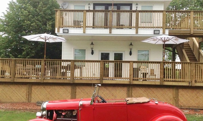 Niagara Falls House | Group Accommodations, 10 min to the Falls! All amenities & games in and out!