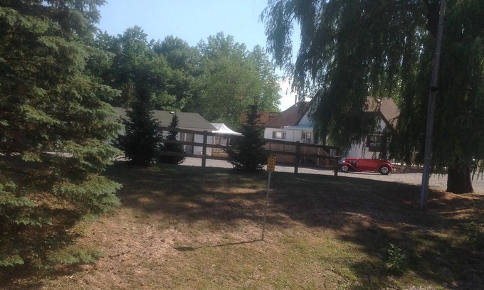 Niagara Falls House | Group Accommodation for Sports Groups,Reunions,Bachelor/Ette,Corporate,Religious