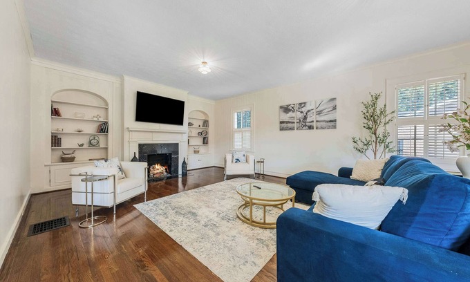 Columbus House | Group Getaway in a Grand Historic Home | Sleeps 10 | 15 minutes to Fort Benning